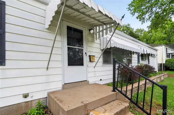 10220 Tappan DR, St Louis, MO 63137