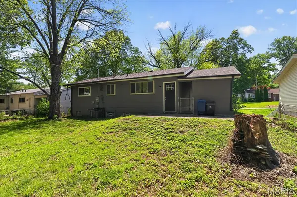 1927 Hudson RD, St Louis, MO 63136