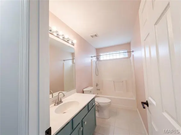 16802 Enderbush LN, Eureka, MO 63025