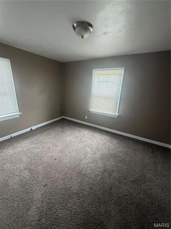2049 Coleridge DR, St Louis, MO 63136