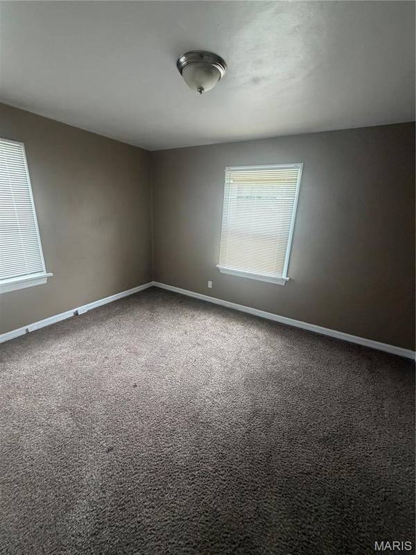 2049 Coleridge DR, St Louis, MO 63136