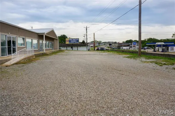 1126 Old Rte 66, St Robert, MO 65584