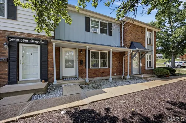4434 Pegasus DR, Oakville, MO 63129