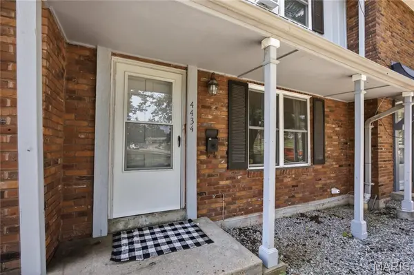 4434 Pegasus DR, Oakville, MO 63129