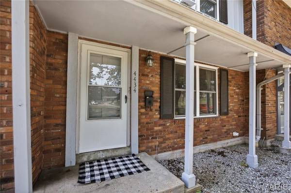 4434 Pegasus DR, Oakville, MO 63129