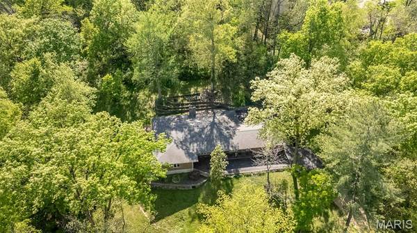 4200 Wincliff DR, St Charles, MO 63304