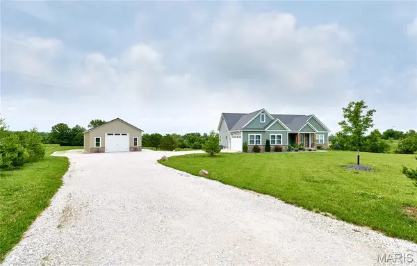 106 Charlie RD, Troy, MO 63379