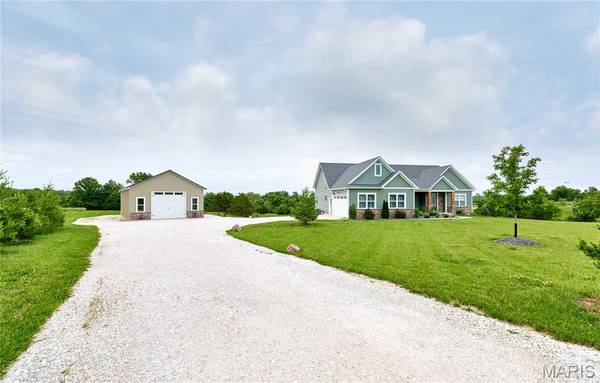 106 Charlie RD, Troy, MO 63379