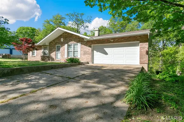 5418 Oakcrest DR, Imperial, MO 63052