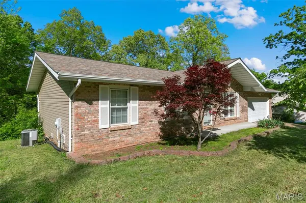 5418 Oakcrest DR, Imperial, MO 63052