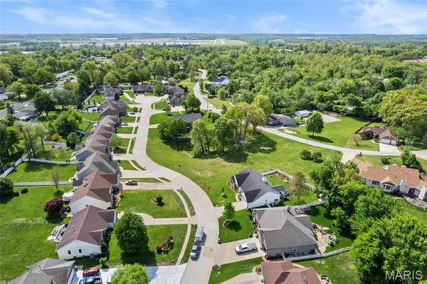 467 Pearl Ridge CT, St Charles, MO 63303