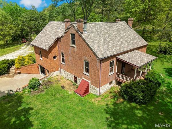 737 Lost Creek LN, Washington, MO 63090