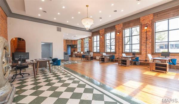 100 N Jefferson ST, St James, MO 65559