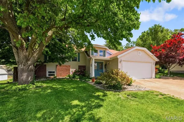 2425 Farnham CT, Florissant, MO 63033