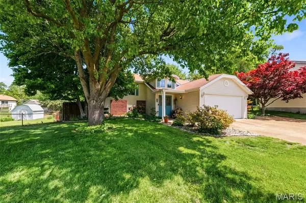 2425 Farnham CT, Florissant, MO 63033