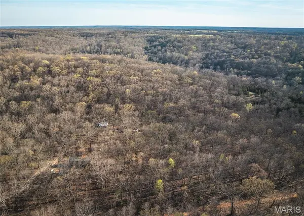 83 Minx Valley DR, Roach, MO 64781