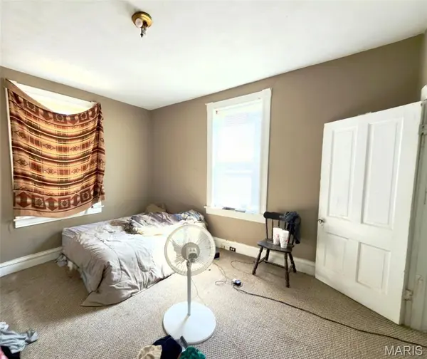 739 Regina AVE, St Louis, MO 63125