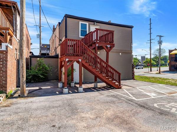 8808 Saint Charles Rock Road RD, St Louis, MO 63114
