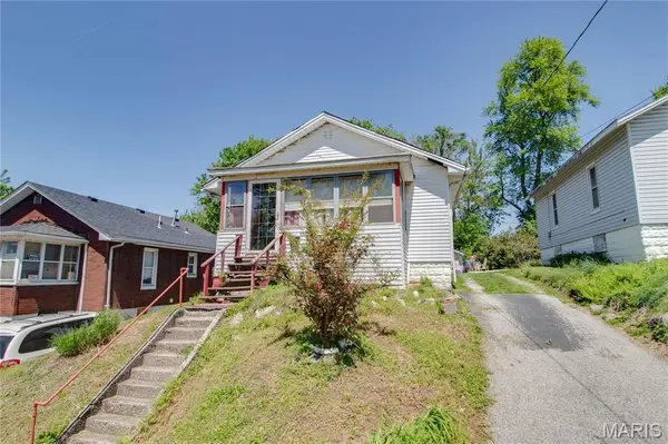 2612 Yager AVE, Alton, IL 62002