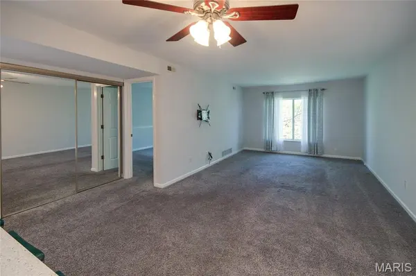 942 Guelbreth LN #301, Creve Coeur, MO 63141
