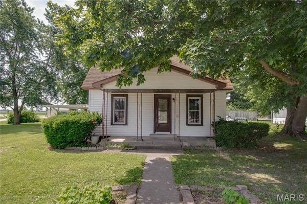 334 E Malone ST, Palmyra, IL 62674