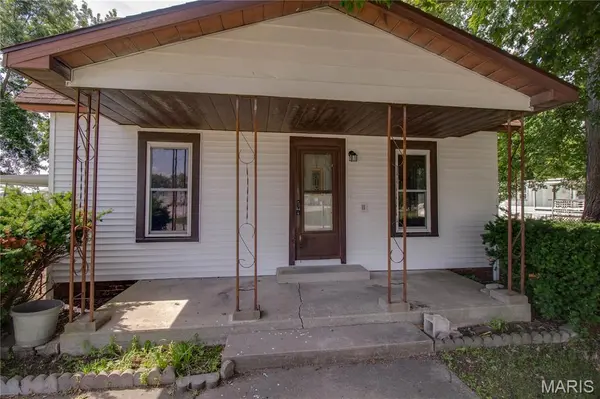 334 E Malone ST, Palmyra, IL 62674