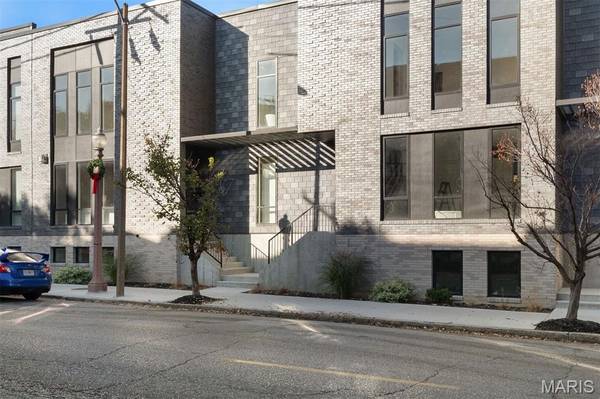 215 N Sarah ST #8, St Louis, MO 63108