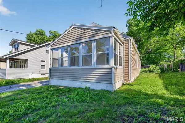 9229 Arline AVE, St Louis, MO 63114