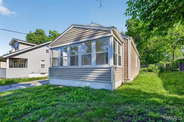 9229 Arline AVE, St Louis, MO 63114