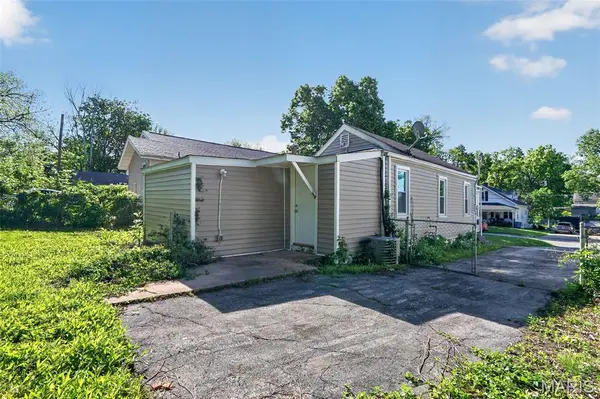 9229 Arline AVE, St Louis, MO 63114