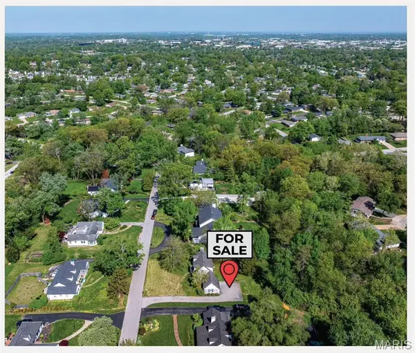 908 Woodshire Lane + Lot A, Creve Coeur, MO 63141