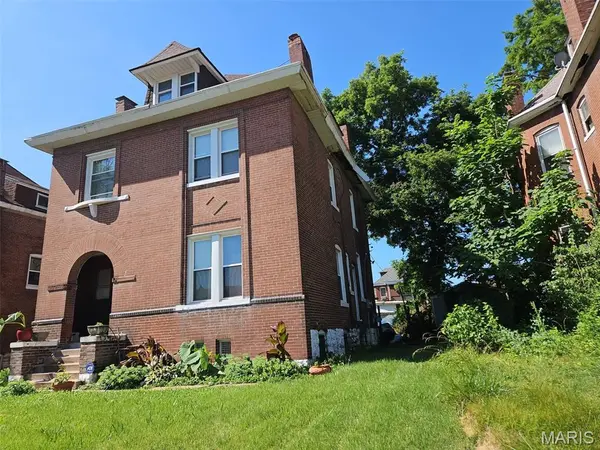 4918 Highland AVE, St Louis, MO 63113