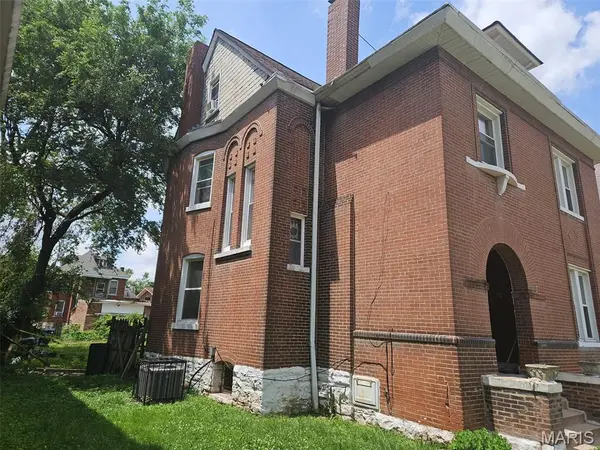 4918 Highland AVE, St Louis, MO 63113