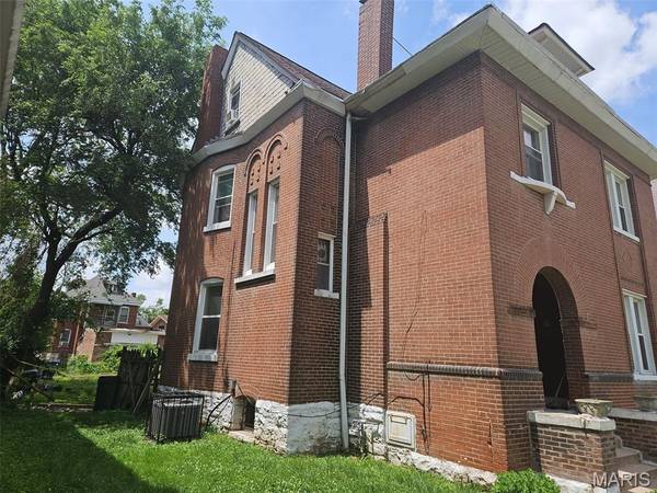 4918 Highland AVE, St Louis, MO 63113