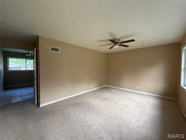 9715 Tullamoor DR, St Louis, MO 63136
