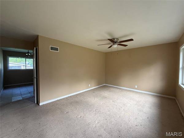 9715 Tullamoor DR, St Louis, MO 63136