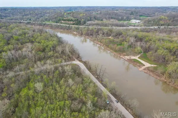 7098 Meramec Bottom RD, St Louis, MO 63128