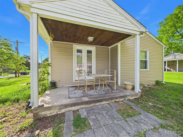 5 Saint Clair Lake DR, Swansea, IL 62226