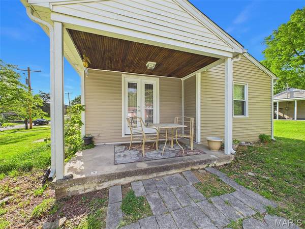 5 Saint Clair Lake DR, Swansea, IL 62226