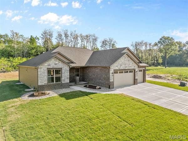 2947 Bluff Ridge CT, Maryville, IL 62062