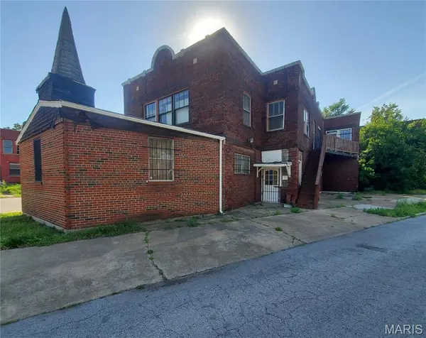 4131 W Carter AVE, St Louis, MO 63115
