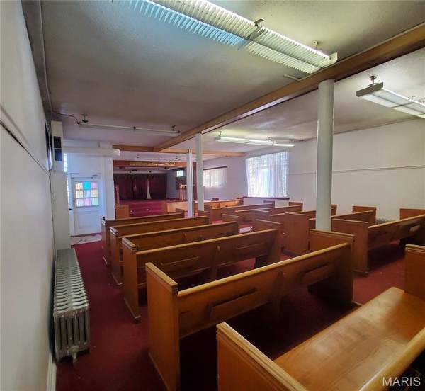 4131 W Carter AVE, St Louis, MO 63115