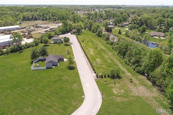 817 Mariana CT, New Athens, IL 62264