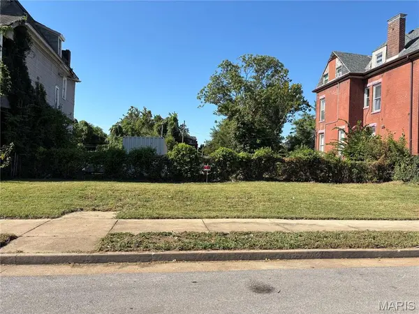 4246 W Belle PL, St Louis, MO 63108