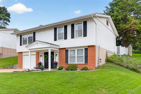 12011 Wesford DR, Maryland Heights, MO 63043