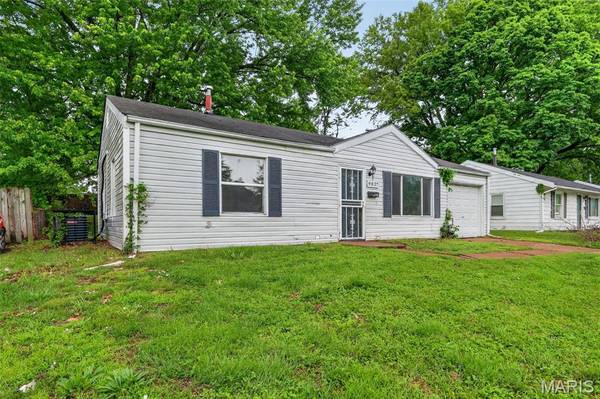 9827 Lorna LN, St Louis, MO 63136