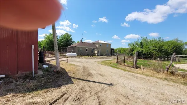 78 Frank Lane, Hillsboro, IL 62049