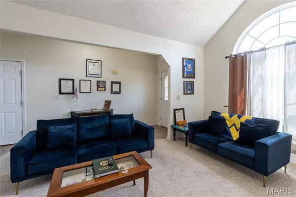 295 Carmel Valley WAY, St Robert, MO 65584