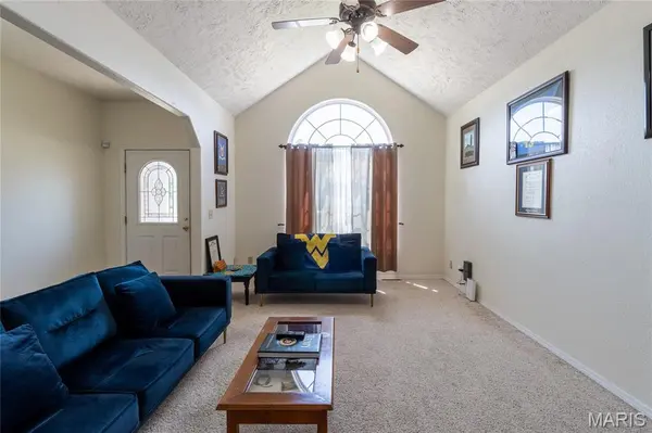 295 Carmel Valley WAY, St Robert, MO 65584
