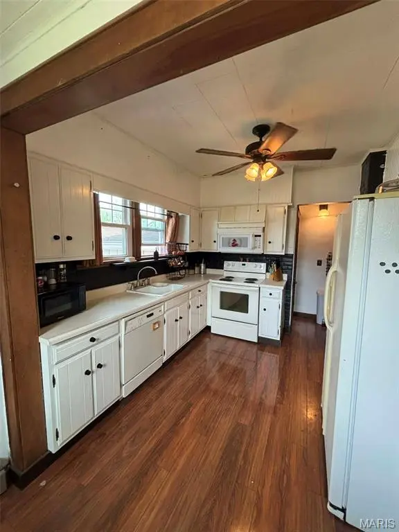 556 Whitelaw AVE, Wood River, IL 62095